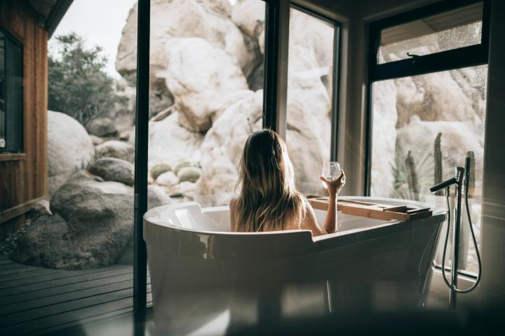 Massage trị liệu đá nóng
