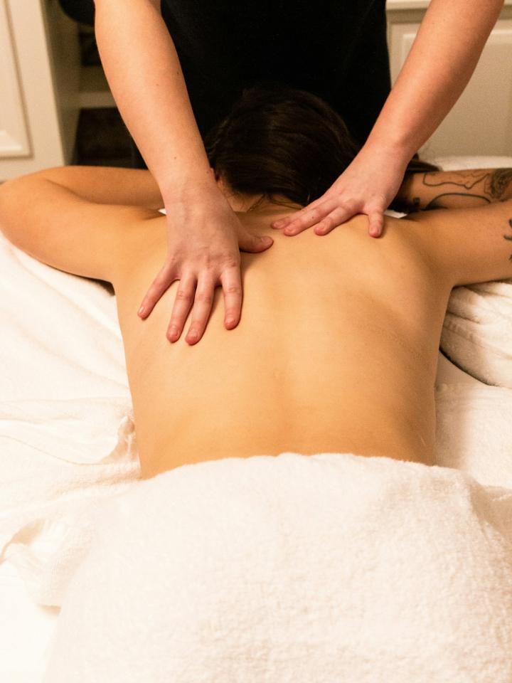 Căng thẳng ảnh hưởng đến làn da thế nào và cách lấy lại cân bằng